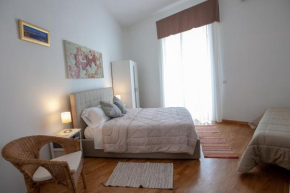 Гостиница Garibaldi House Apartment  Неаполь
